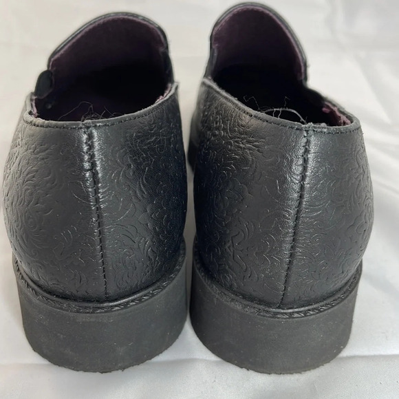 BOS. & CO Loafers Black Leather Floral Embossed Leather Slip On Size 37 - Picture 9 of 11